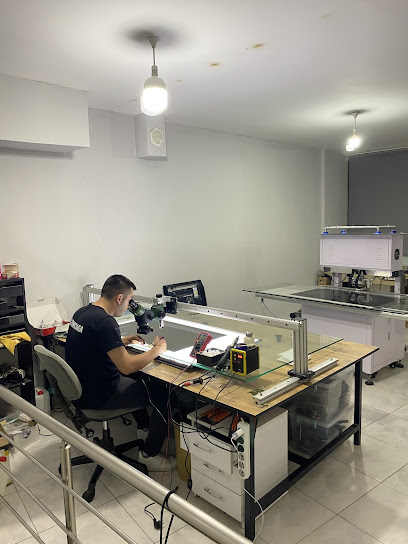 Uzman Elektronik Yerel İşletme fotoğrafı 1