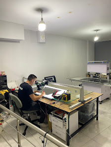 Uzman Elektronik Yerel İşletme fotoğrafı 2
